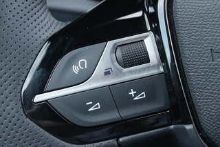 Peugeot 2008 Peugeot 2008 1.2 130PK AUTOMAAT GT PACK | NAVIGATIE | FULL LED KOPLAMPEN | DRAADLOZE APPLE CARPLAY/ANDROID AUTO | ADAPTIVE CRUISE CONTROL | CAMERA VOOR + ACHTER | CLIMATE CONTROL | LICHTMETALEN VELGEN 17