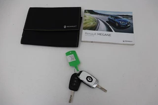 Renault Mégane Renault Mégane 1.2 TCe Zen | Trekhaak | Navigatie | Parkeerhulp |  Climate control | Cruise control | Bluetooth | DAB | Regen-/lichtsensor - afbeelding nr 15