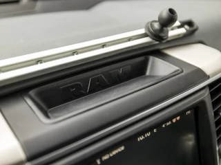 Dodge Ram 1500 402Pk Automaat (NAVIGATIE, CLIMATE, STUUR/STOELVERWARMING, CAMERA, LEDEREN SPORTSTOELEN, GETINT GLAS, TREKHAAK, CRUISE, BLUETOOTH, NIEUWSTAAT) - afbeelding nr 31