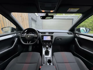 Škoda Octavia Skoda Octavia Combi 1.0 TSI Sport Navigatiesysteem | Trekhaak | Apple CarPlay | Climate control | Cruise control | Getint glas | Parkeersensoren achter - afbeelding nr 3
