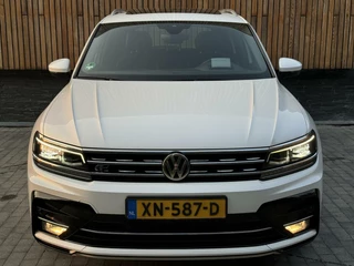 Volkswagen Tiguan Volkswagen Tiguan 1.5 TSI Highline R-line | Panoramadak | Head-up Display | Stoelverwarming | R-stuur | LED adaptief | Grootscherm navigatie | Side assist | Keyless | Achteruitrijcamera | Parkeersensoren voor en achter - afbeelding nr 51