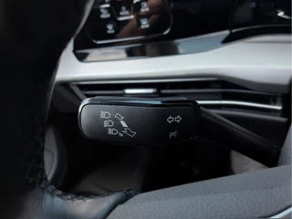 Volkswagen Golf 1.5 TSI 131pk 1st Edition | Origineel NL | Navi | Apple Carplay+Android Auto | Clima | Adap.Cruise | Led Koplampen | Stoel+Stuurwielverwarming | Rijstrook+Licht+Regensensor | Privacy Glass - afbeelding nr 22
