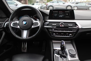 BMW 5 Serie BMW 5 Serie Touring 520d High Exe. M Sport / Panoramadak / Camera / Head-up / 19'' / Leder / Navigatie / Stoelverwarming / Cruise Control - afbeelding nr 9