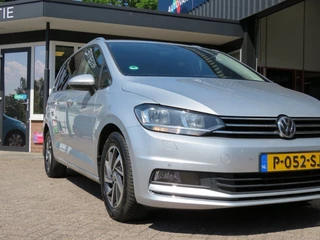 Volkswagen Touran Volkswagen Touran 1.2 TSI CON. SERIES ,,SOUND'' / Camera / Wegklap.haak / Stoelverwarming / - afbeelding nr 28