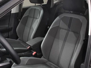 Volkswagen Polo Volkswagen Polo 1.0 TSI 110pk Highline Navigatie Apple Carplay/Android Auto Parkeersensoren Stoelverwarming Ledverlichting Getinte ramen Climate Control - afbeelding nr 10