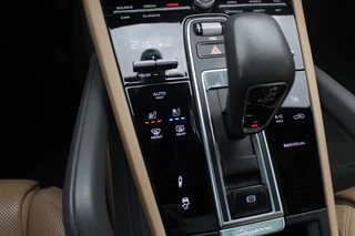Porsche Cayenne Porsche Cayenne 3.0 E-Hybrid Platinum Edition / Trekhaak / Panoramadak / 360Camera / 22'' / Matrix LED / Luchtvering / Sportdesign / Sportchrono / Keyless / Stoelventilatie / Stuurverwarming / Dodehoek / DAB / ACC - afbeelding nr 29