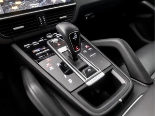 Porsche Cayenne 463Pk Automaat (SPORTCHRONO PAKKET, PANORAMADAK, ALCANTARA STUUR EN HEMEL, APPLE CARPLAY, LUCHTVERING, KUIPSTOELEN, SFEERVERLICHTING, 360 CAMERA, HEAD-UP DISPLAY, NIEUWSTAAT) - afbeelding nr 11