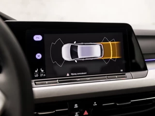 Volkswagen Golf Volkswagen Golf Variant 1.0 TSI Luxury Sport (APPLE CARPLAY, GROOT NAVI, SFEERVERLICHTING, STUUR/STOELVERWARMING, SPORTSTOELEN, KEYLESS, PARKEERSENSOREN, NIEUWSTAAT) - afbeelding nr 19
