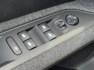 Peugeot 3008 Peugeot 3008 1.2 PureTech Allure Carplay Cruise Pdc Clima Navigatie Goed onderhouden! - afbeelding nr 26