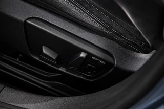 BMW 1 Serie BMW 1-serie M135i xDrive High Executive Edition | Panodak | HUD | H&K | Leder | NL auto | - afbeelding nr 31