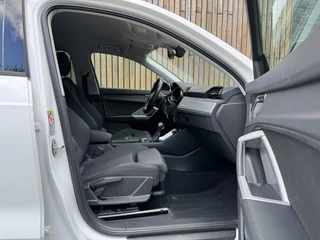 Audi Q3 Audi Q3 35 TFSI Pro Line Automaat 150pk | Climate control | Cruise control | Apple CarPlay | Trekhaak uitklapbaar | Sportstoelen | LED verlichting | Zwart optiek pakket | Parkeersensoren achter - afbeelding nr 33
