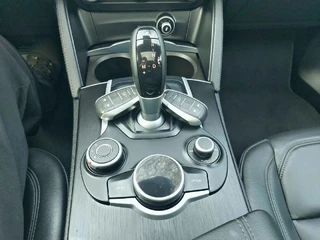 Alfa Romeo Stelvio Alfa Romeo Stelvio 2.0 T AWD Super Automaat, panoramadak,trekhaak,cruise,navigatie,achteruitrijcamera,lederen bekleding,parkeersensoren, - afbeelding nr 20