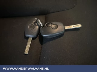 Renault Trafic Renault Trafic 1.6 dCi L1H1 Euro6 Airco | Navigatie | Imperiaal | Cruisecontrol | Trekhaak | Parkeersensoren | Bijrijdersbank - afbeelding nr 17