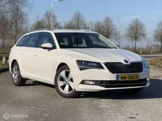 Škoda Superb Skoda Superb Combi 1.4 TSI ACT Ambition Voordelig Rijden! - afbeelding nr 4