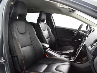 Volvo V40 Volvo V40 Cross Country 1.5 T3 Summum | Leder • Standkachel • Keyless • Goed onderhouden - afbeelding nr 13