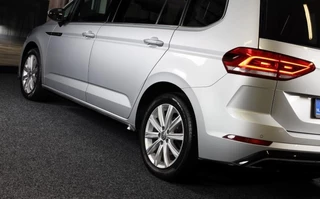 Volkswagen Touran Volkswagen TOURAN 1.5 TSI R Line 7 Persoons / AUT / ACC / Navi / Camera / Open Panoramadak / Led / Pdc / Trekhaak / 17 Inch - afbeelding nr 39