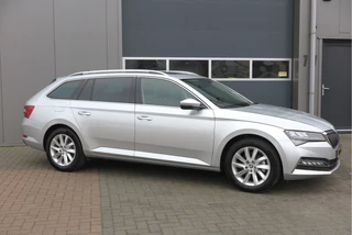 Škoda Superb , Keyless ,Carplay, Stuurwiel multifunctioneel,etc. slechts 11000 km !! Fabrieksgarantie t/m 03-2026 - afbeelding nr 5