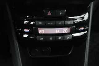 Peugeot 208 Peugeot 208 1.2 PureTech Style | Panoramadak |  Stoelverwarming | Cruise control | Parkeerhulp | Climate control | Bluetooth - afbeelding nr 21