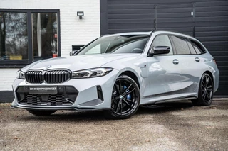 BMW 3 Serie Touring 330e xDrive M Perf Stoelen Pano HUD