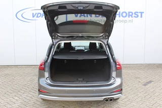 Ford Focus Trekgewicht 1.500kg ! Slechts 2.800km ! Ruim €. 9.000,- beneden de nieuwprijs ! Volautm. airco dual, navigatie, telefoonvoorb., adaptive cruise control, LED verlichting, metallic lak, camera, front-, lane- en side assist, LM wielen, Isofix etc. - afbeelding nr 9