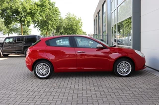 Alfa Romeo Giulietta Alfa Romeo Giulietta 1.4 T IMPRESSION/ORG.NL/GEDOCUMENTEERD/ROSSO.ALFA - afbeelding nr 25