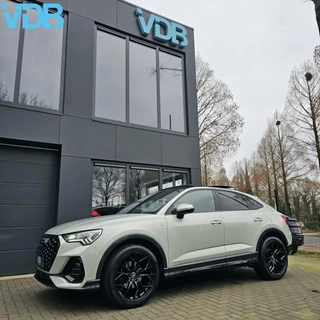 Audi Q3 Audi Q3 Sportback 35 TFSI S-Line BLACK STYLE TAUSSILVER PANO - afbeelding nr 2