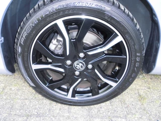 Toyota Yaris Toyota Yaris 1.5 Hybrid Dynamic Automaat two-tone-camera-pdc - afbeelding nr 10