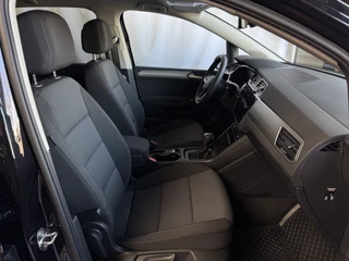 Volkswagen Touran Volkswagen Touran 1.5 TSI 150PK 7P CARPLAY NAVI CAMERA LED ELEK.KLEP VIR.COCKPIT DODE.HOEK DET. STOELVERW KEYLESS 7P 7PERS 10/2024 