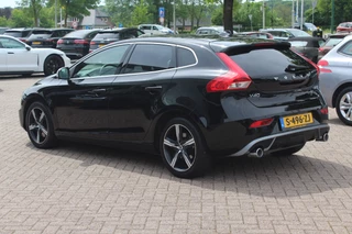 Volvo V40 Volvo V40 1.5 T2 Inscription R-Design / Panoramadak / Camera / Leder / Keyless / 17'' / Navigatie / Stoelverwarming / Cruise Control - afbeelding nr 3