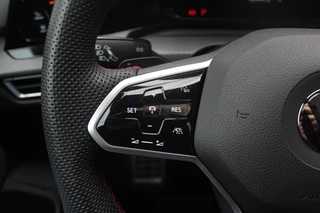 Volkswagen Golf Volkswagen Golf 2.0 TSI GTI Clubsport / Panoramadak / Camera / Head-up / 19'' / IQ Lights / Keyless / Dodehoek / DAB / Stoelverwarming / ACC - afbeelding nr 33