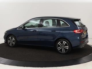 Mercedes-Benz B-Klasse Mercedes-Benz B-klasse 180 Business Solution Luxury | Leder |  Stoelverwarming | Carplay | Sfeerverlichting | Camera | Widescreen | Full LED | Navigatie - afbeelding nr 2