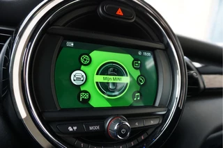MINI Cooper MINI Cooper Mini 1.5 Pepper | NL AUTO | HUD | Sportinterieur (leer/ stof/ stoelverwarming) | Apple Carplay | Sfeerverlichting | 17inch | LED pakket | Keyless GO/ ENTRY | DUAL ZONE CLIMATE | Bonnet Stripes | Zwart dak | Front- achterspoiler - afbeelding nr 29