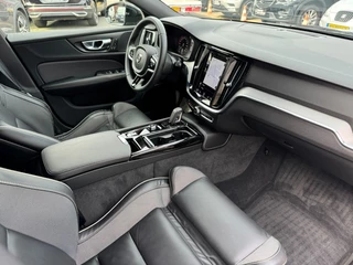 Volvo V60 Volvo V60 2.0 T6 Recharge AWD Plus-Dark R-Design Long-Range Camera Trekhaak Leder - afbeelding nr 3