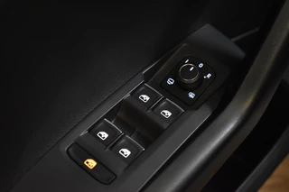 Volkswagen T-Cross Volkswagen T-Cross TSI 110PK DSG STYLE CAMERA/LED/CARPLAY - afbeelding nr 19