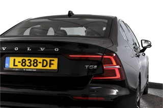 Volvo S60 Volvo S60 2.0 T5 250 PK Intro Edition - Automaat | Dig. Cockpit | Adapt. Cruise | Leder | Elek. bestuurderstoel met geheugen | Stoelverw. | PDC | Camera | NAV + App. Connect | ECC | DAB | Elek. Trekhaak | LM 19