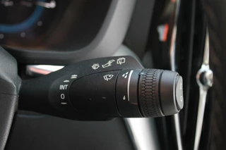 Volvo XC60 Volvo XC60 T6 Recharge AWD R-Design | Longe Range | Panoramadak | Stoelverwarming | 360° Camera | HUD | Trekhaak | Harman / Kardon | Glossy Black - afbeelding nr 37