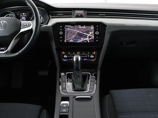 Volkswagen Passat Volkswagen Passat 1.4 TSI PHEV GTE | Stoelverwarming | Camera |  Adaptive cruise | Matrix LED | Massage | Carplay | Navigatie | Side Assist - afbeelding nr 8