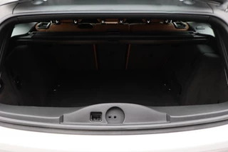 BMW 3 Serie Leer, Standkachel, Verwarmde Stoelen, Cruise, Navigatie, Bluetooth, 18'' - afbeelding nr 16