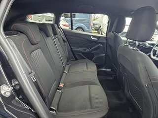 Ford Focus Ford Focus 1.0 EcoBoost Hybrid ST Line Automaat | Adaptive cruise control | Winter Pack | Achteruitrijcamera - afbeelding nr 10