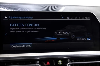 BMW 3 Serie BMW 3 Serie Touring 330e 292 PK xDrive High Executive M-Sport - Automaat | Dig. Cockpit | Cruise | Stoelverw. | PDC | 360 Camera | NAV + App. Connect | ECC | Elek. Klep | DAB | LM 18