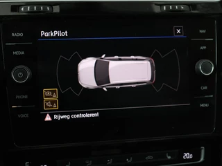 Volkswagen Golf Volkswagen Golf 1.0 TSI Highline | Stoelverwarming | Trekhaak |  Massage | Carplay | Adaptive cruise | Active Info Display | Navigatie | Parkeerhulp | Climate control - afbeelding nr 18