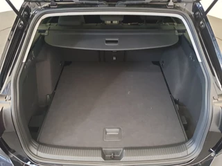 Volkswagen Golf Volkswagen Golf Variant 1.0 eTSI 110pk DSG/AUT Life Camera, ACC, Winterpakket - afbeelding nr 27