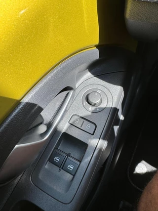 Volkswagen up! Volkswagen Up! 1.0 BMT high up! R-line/Climate/Cruise/NLauto/17inchLM/Stoelverw/Blackpack/NLAuto - afbeelding nr 15