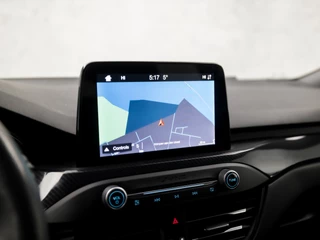 Ford Focus Automaat (APPLE CARPLAY, GROOT NAVI, STUUR/STOELVERWARMING, SPORTSTOELEN, LANE ASSIST, CAMERA, GETINT GLAS, NIEUWE APK, NIEUWSTAAT) - afbeelding nr 26