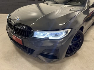 BMW 3 Serie BMW 3 Serie Touring 330e M-Sport DRAVITGRAU PANO/LASER/HEAD-UP/ADAPTIVE M-ONDERSTEL/KEYLESS/19