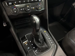 Volkswagen Tiguan Volkswagen Tiguan 1.5 TSI R-Line Bns+ | PANO | CAMERA | TREKHAAK | NAVI - afbeelding nr 43