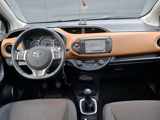 Toyota Yaris Toyota Yaris 1.0 VVT-i Style / CAMERA / NAVI / ALLSEASON - afbeelding nr 11