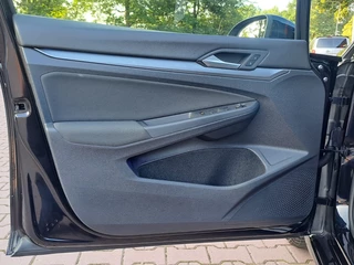 Volkswagen Golf Volkswagen Golf 1.5 eTSI R-Line Business+ | LED | Trekhaak | All-seasons | ACC | Keyless | Stoelverwarming | - afbeelding nr 46
