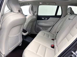 Volvo V60 Volvo V60 2.0 T6 AWD Ultimate Bright | 360° Camera | Trekhaak | Panoramada - afbeelding nr 12