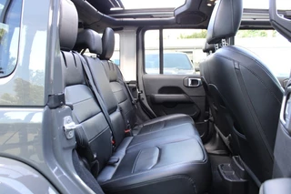 Jeep Wrangler Jeep Wrangler 4XE 380 SAHARA / Plug In Hybrid / My Sky open dak / Trekhaak - afbeelding nr 17